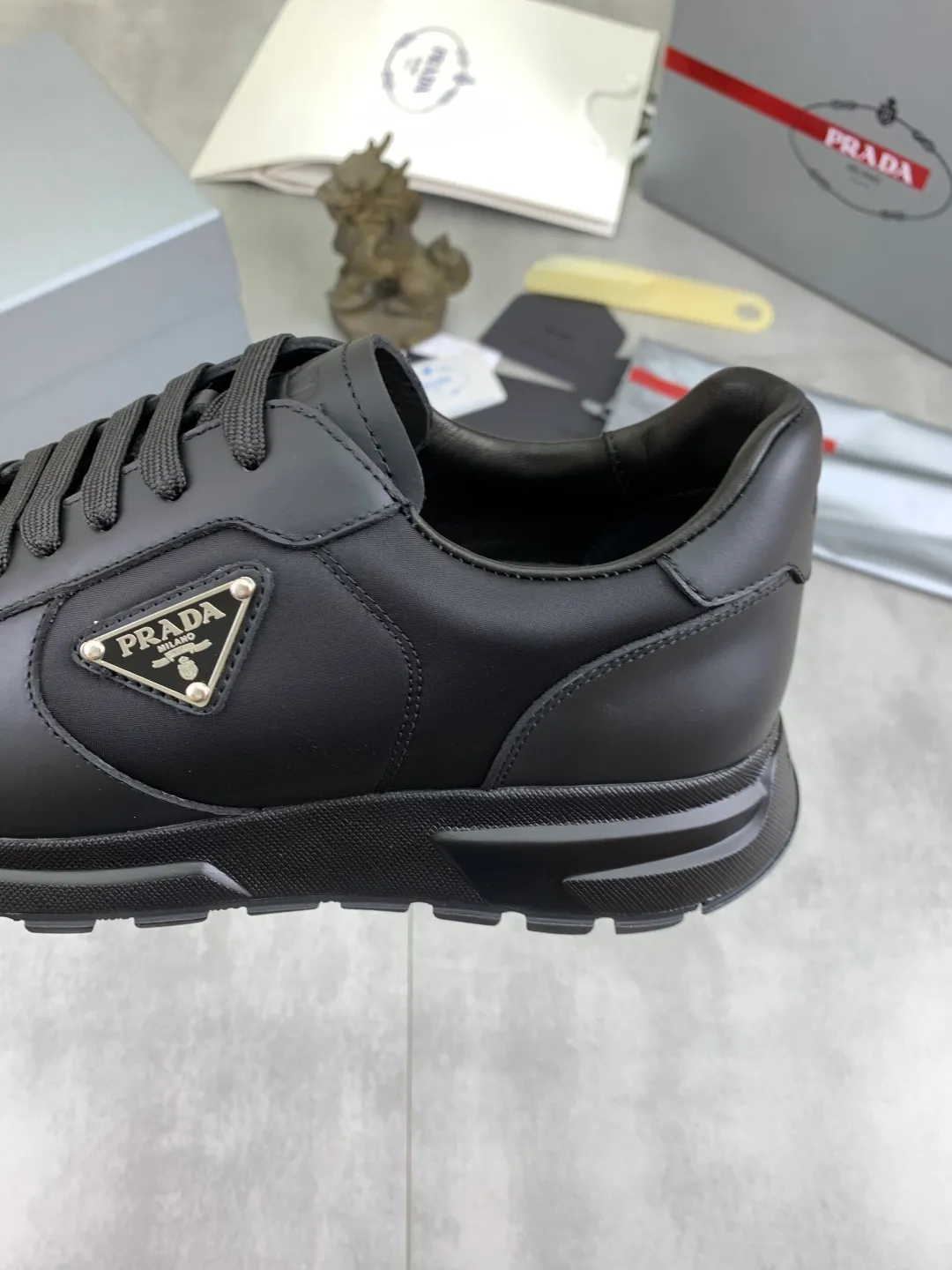 Men's men's shoes💰P580💰【New model】Top quality, new popular models on the official website, which will never go out of style for a century,🆘 The trendy brand (Prada) mainly promotes popular models, avant-garde and versatile fashionable men's shoes, private version molding, cowhide surface splicing 1:1 oil edge processing... fashionable and simple, original imported cowhide interior cowhide feet; the atmosphere and personality are more fashionable, eye-catching and pursuing class. It will subvert old ideas and be a must-have for fashionistas who want to spend time with you! Must keep it! High-end comfort, high-end quality workmanship. Size: 38-44 Various colors available. full package